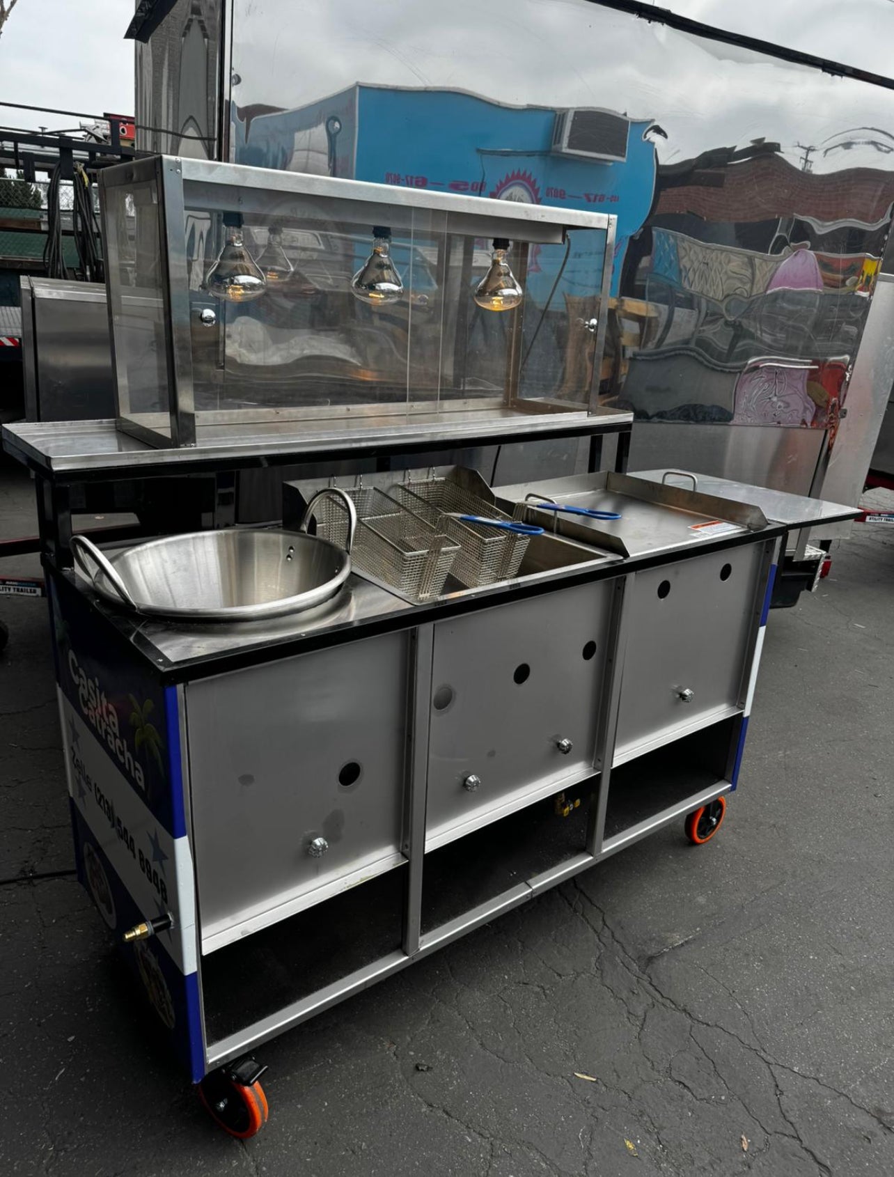 Cooking cart with acrylic food display