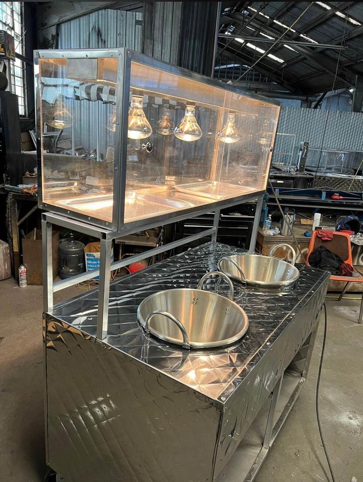 Double deep frying cart with 2 comales